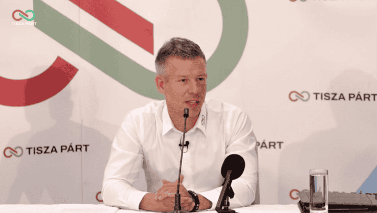 Magyar Péter: A Fidesz két hete még azt állította, hogy az ukránok fejlesztették a Tisza Világ applikációt, tegnap pedig már azt, hogy épp ők törték fel