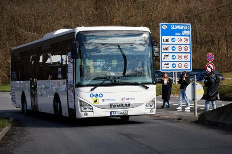 Buszokkal bontották le a határokat Nógrádban
