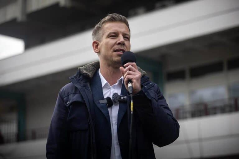 Magyar Péter egyéniben indul az országgyűlési választásokon és „egy az egyben” kihívta Orbán Viktort