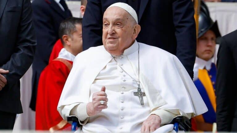 Ferenc pápa megjelent a Szent Péter téren a virágvasárnapi mise végén