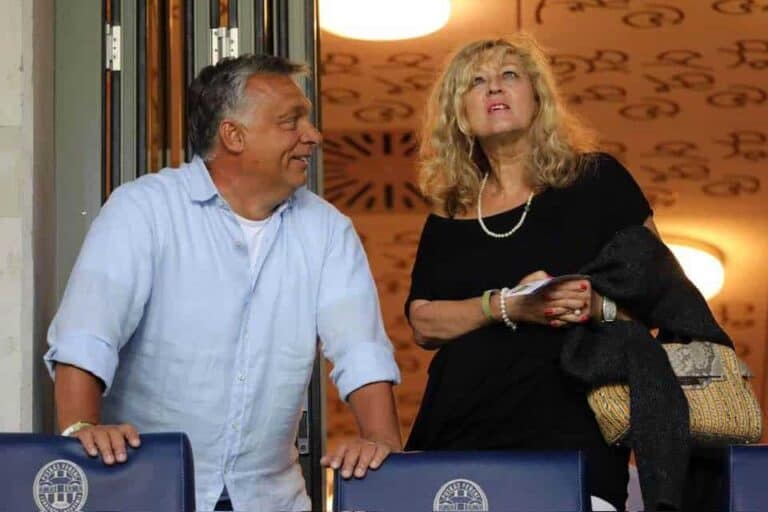 Schmidt Máriának azonnal távoznia kell a közéletből