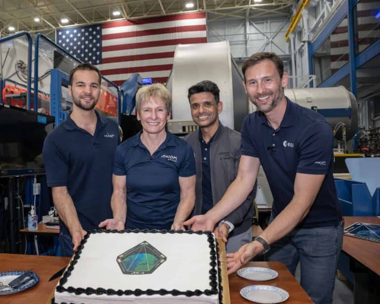 Sikeresen teljesítették a magyar űrhajósok a NASA kiképzését