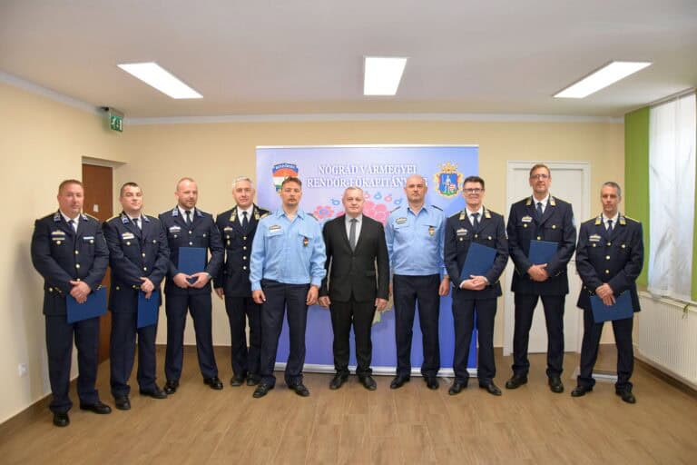 Féltucat nógrádi rendőrt részesített elismerésben a vasúttársaság