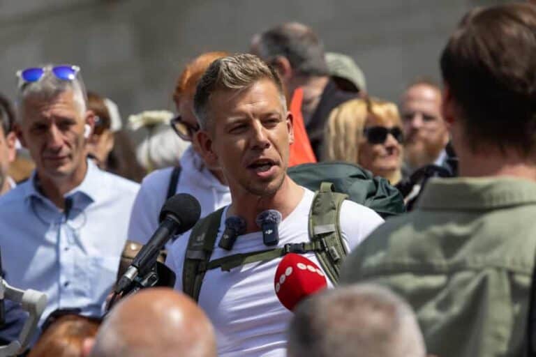 Magyar Péter megérkezett Romániába – a TISZA Párt elnöke szerint a Fidesz szervezett provokációra készülhet