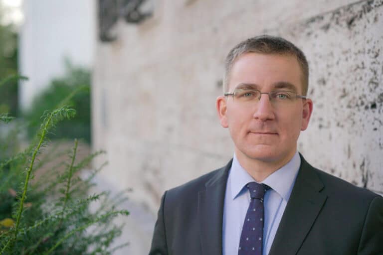 Az orosz haverjaitok rakétáitól félek, de a Szuverenitásvédelmi Hivatal bohócaitól nem