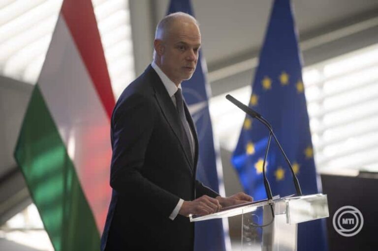 erős hadsereg kell a békéhez