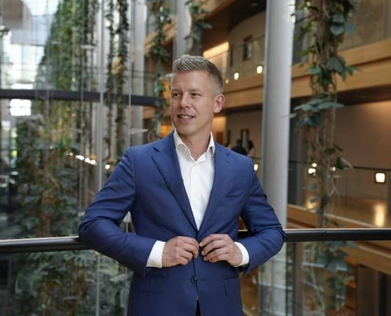 külföldi érdekek helyett a magyar embereket szolgáljuk