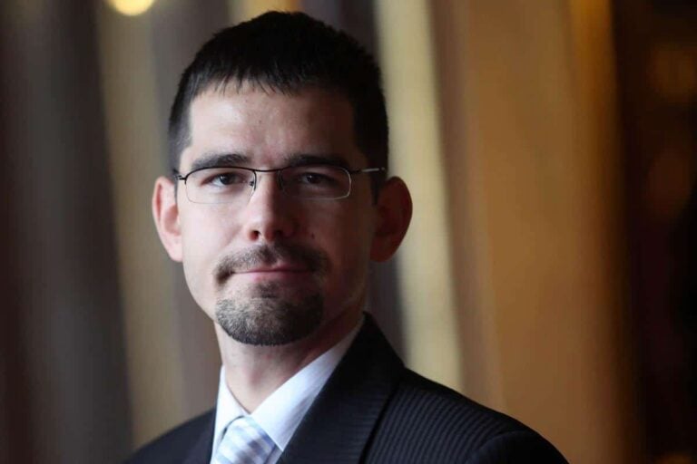 Mégsem támogatja az LMBTQP-zászlók középületekre tűzésének tilalmát a Fidesz