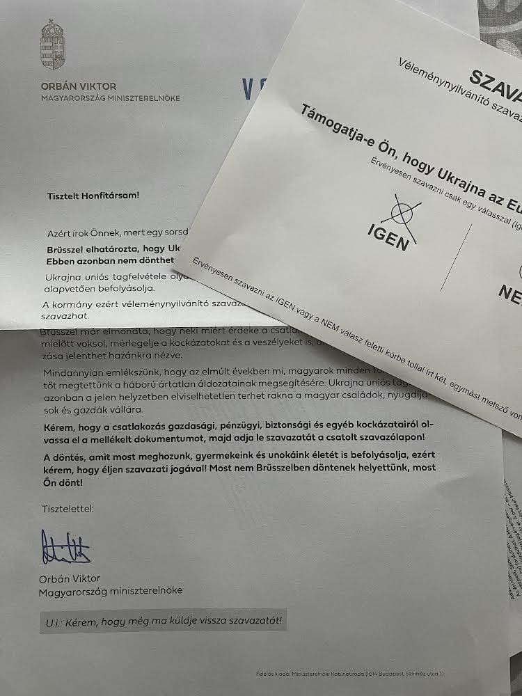 Hadházy szerint 335 ezer levél érkezett vissza Orbán Viktor akciójára