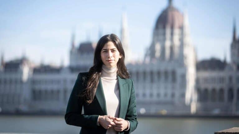 Szentkirályi videójában a Tisza és a „külföldi hálózatok emberei” – újabb támadások a politikai színtéren