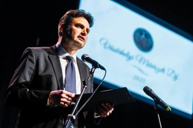 „Szijjártó lihegve hívta is főnökét, Lavrov elvtársat” – Márki-Zay Péter szerint a Fidesz nagy bajba került Donald Trump miatt, aki „háborúpártivá vált”