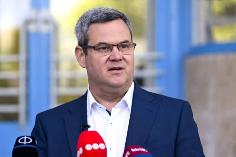 Felkérdezték Takács Pétert, hogy miért nincs fűtés a Szent János Centrumkórházban, bazmegolva válaszolt Facebook-üzenetben az államtitkár