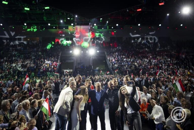 Orbán Viktor szerint az ellenfél téglái beszivárogtak a Harcosok Klubjába