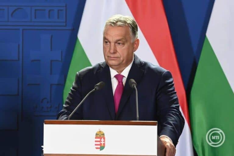 Csaknem 25 milliárd forintot csoportosított át az Orbán-kormány stadionra, sportcsarnokra és útépítésre