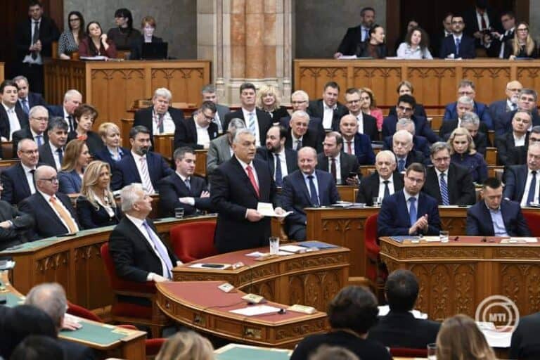 A parlament megszavazta a veszélyhelyzet meghosszabbítását, eddig fog tartani