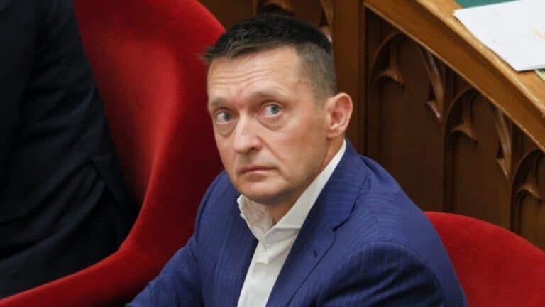 Három hónap alatt 11 milliárdot bábozott el Rogán Antal minisztériuma