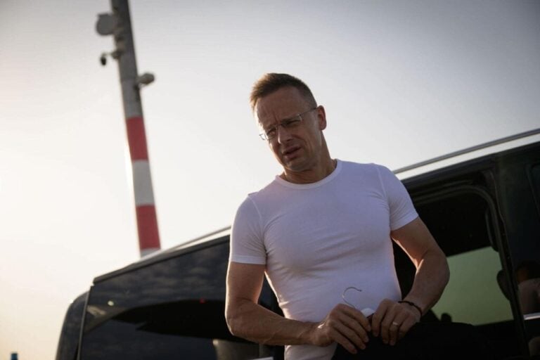 Szijjártó Péter Facebook-posztban védte meg a magyar családmodell szentségét