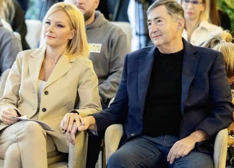 Hadházy Ákos Várkonyi Andrea luxusszettjét szúrta ki Mészáros Lőrinc feleségének adományvideójában