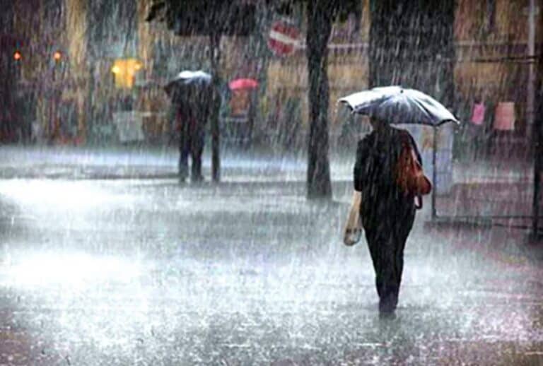 Közel egy havi csapadék zúdul ránk szerda délutánig – mutatjuk, hol várható a legtöbb eső