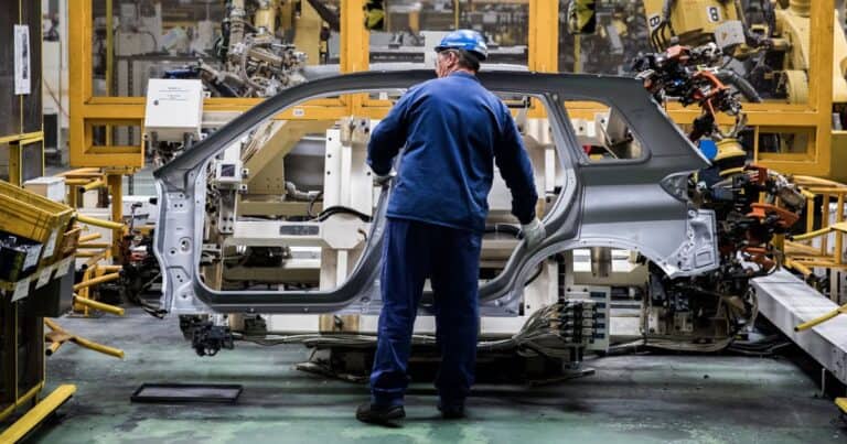 Kitörés helyett a mélypont környékén billeg csak a magyar ipar – továbbra sincs valódi növekedés a feldolgozóágazatokban