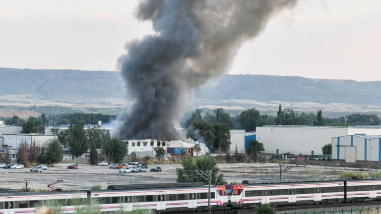 Robbanások egy akkumulátor-újrahasznosító üzemben Madrid környékén – mérgező füstfelhőre figyelmeztettek
