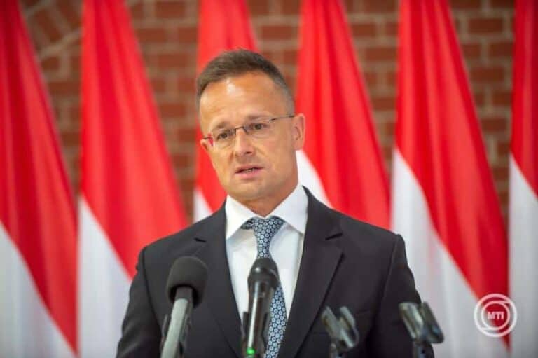 Szijjártó Péter: saját magát köpi szembe az Európai Bizottság a Barátság kőolajvezeték elleni támadások ügyében