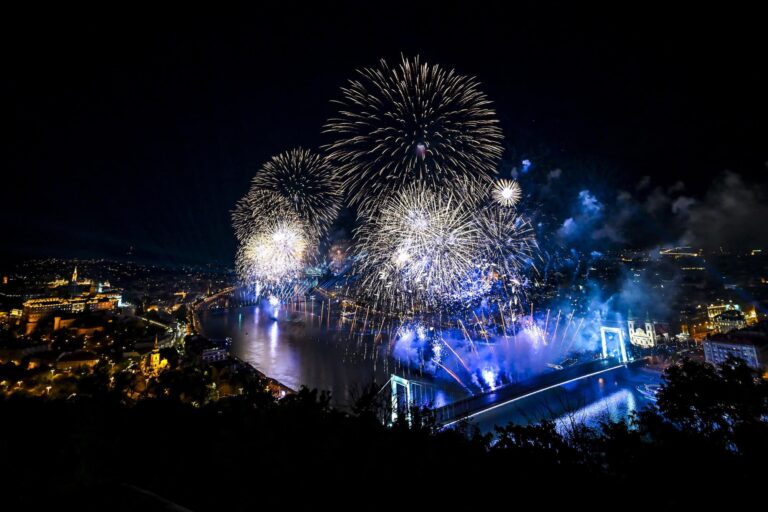 Egy Péter nevű árulóról is szólt az idei tűzijáték