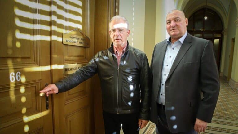 Kósa Lajos és Németh Szilárd benyújtotta a „lex Ruszin-Szendit” a parlamentnek