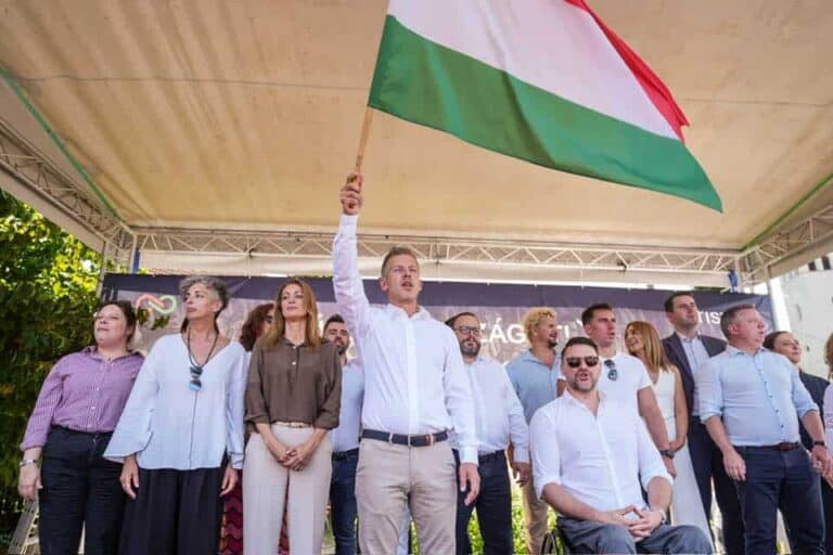 Magyar Péter: Érdemes lesz nézni, hogy az elszabadult Orbánt vajon Bidenhez hasonlóan leszedik-e a sajátjai
