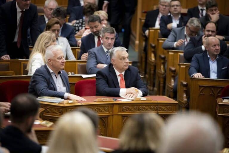 Behívták a Karmelitába a Semjénnek beszóló Fidesz–KDNP-s képviselőt