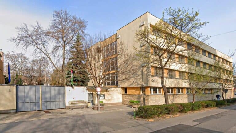 Éveken át gyűjtögették egymásról a kompromittáló anyagokat a Szőlő utcai vezetők, most pedig elkezdték felnyomni egymást