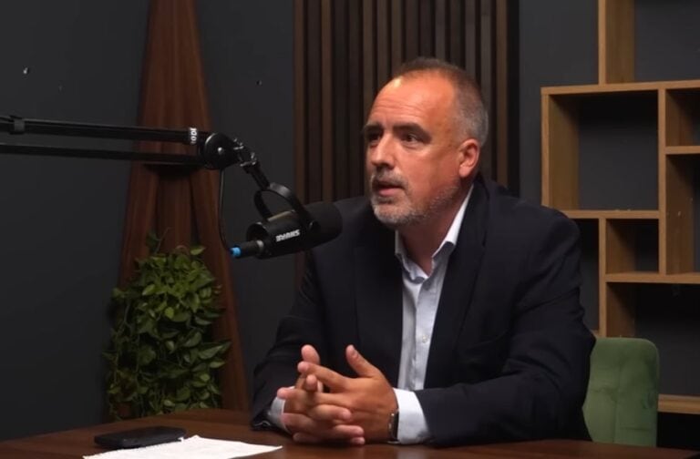 Török Gábor: Szokatlan hiba a Fidesztől, hogy Lázár János leszlovákozta a Tisza Párt felvidéki magyar politikusát