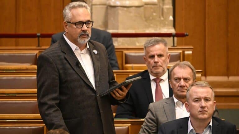 Arató Gergely a parlamentben: Ezek szerint mégis van köze a Zsolti bácsi-ügynek a Szőlő utcai ügyhöz?