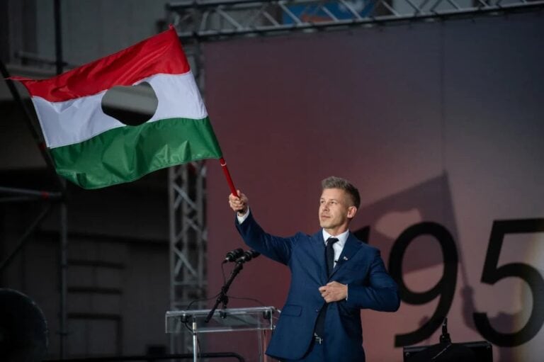 Magyar Péter: Döbbenetes mélységekbe süllyedt Orbán Viktor és pártja a mesterséges intelligenciával hamisított videókkal