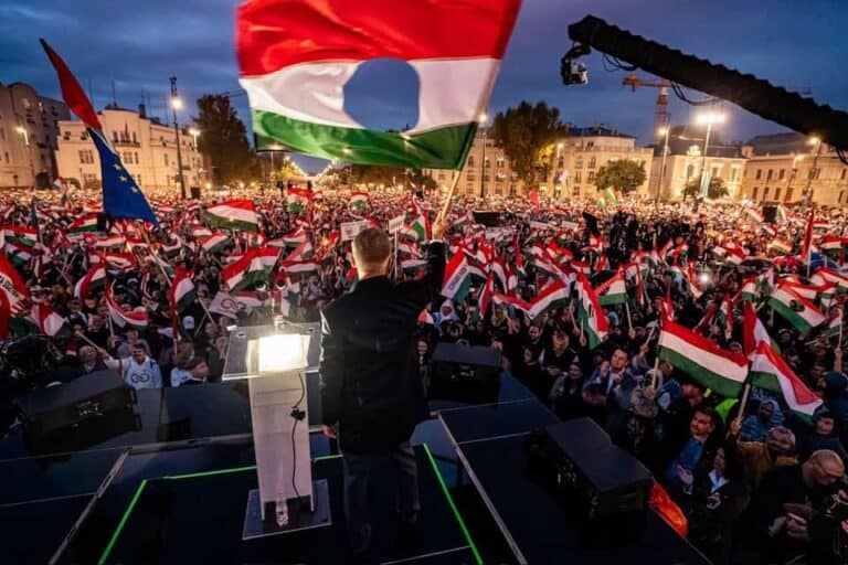 Magyar Péter kemény üzenete Orbán Viktornak: „Egy ilyen ember nem lehet tovább miniszterelnök!” – újabb propaganda interjú kavarta fel a kedélyeket