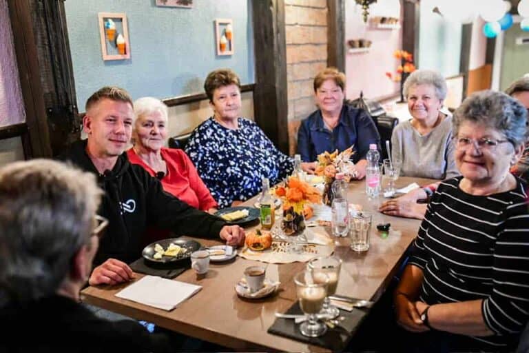 Magyar Péter: Szimbolikusan az idősek világnapján indítottuk el a Nemzet Hangja szavazás második szakaszát