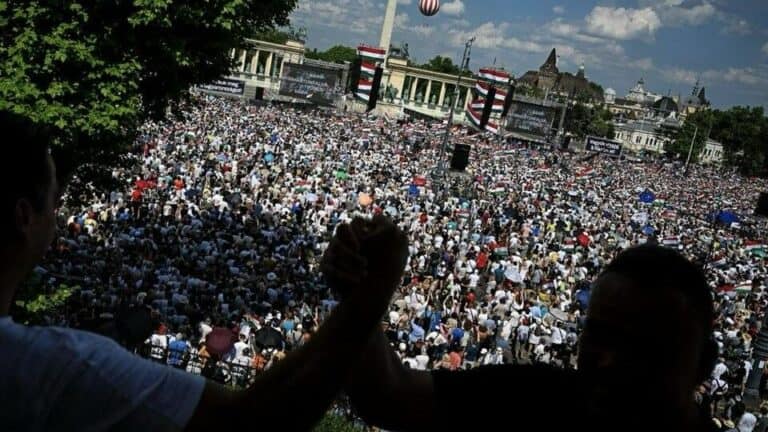 Magyar Péter: Holnap mindannyiunknak ki kell állni a rendszerváltásért