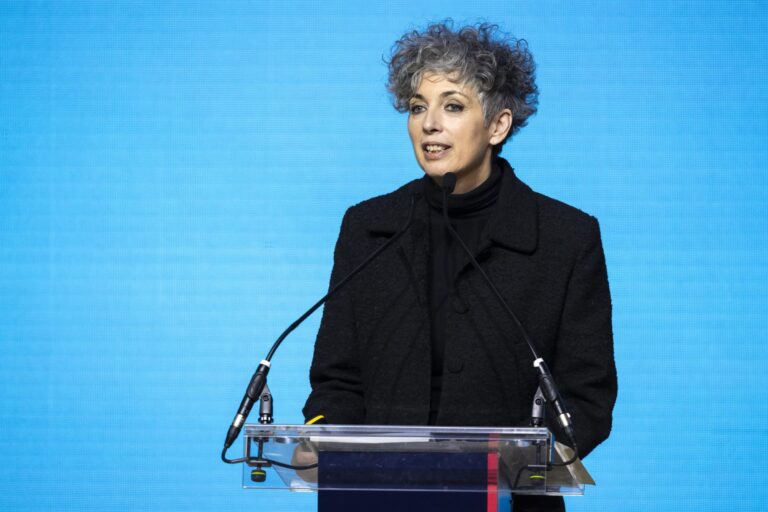 Bódis Kriszta: Tegnap, amikor szórólapot osztottam, egy nő ordítva leköpött