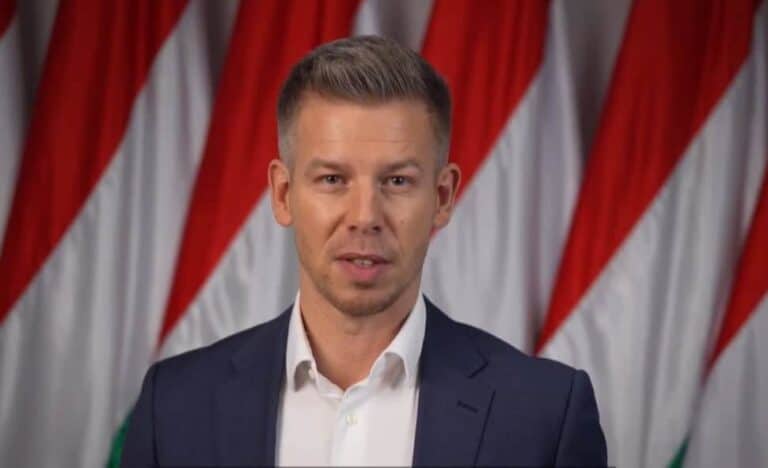 Magyar Péter a jelenlegi hatalomról: Már csak páncélozott autókban, zárt helyeken, pánikszobában, erdőbe vájt teniszpályákon érzik jól magukat