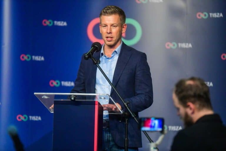 Magyar Péter nyílt levelet írt Robert Ficónak, kihagyta Orbán Viktor aláírásának a helyét