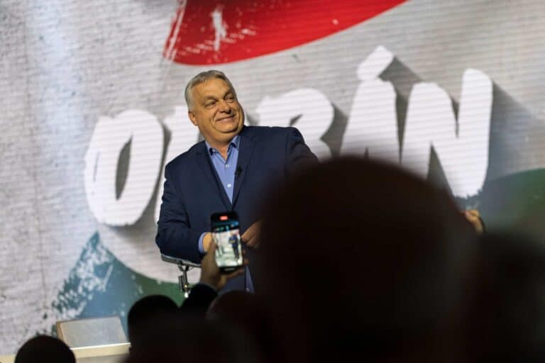 Elemző: Szakadék szélén áll a Fidesz, és az RMDSZ is ott van mellette