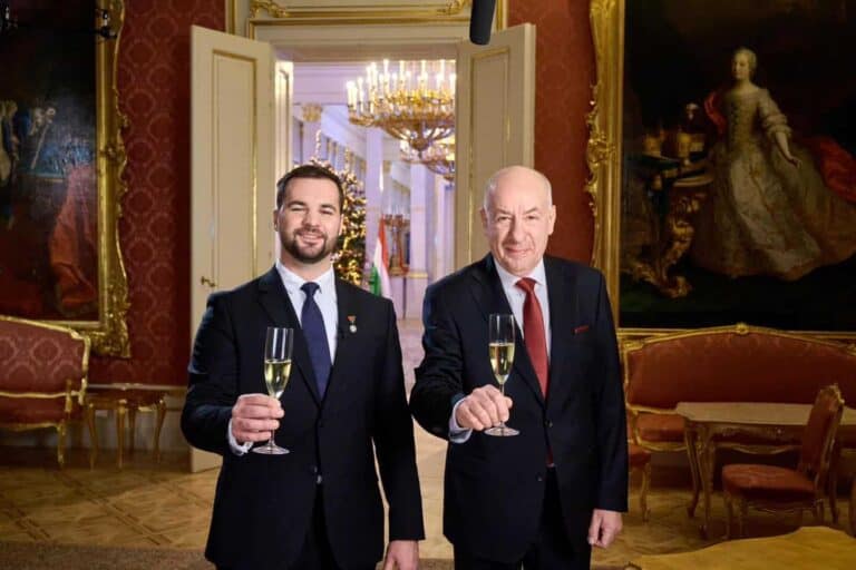 Hadházy Kapu Tibornak: Lehet, hogy az űrből nem látszott, de Magyarországot egy bűnszervezet fosztja ki