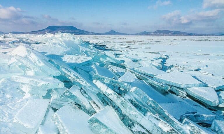 Vasárnaptól tilos a Balaton jegére menni
