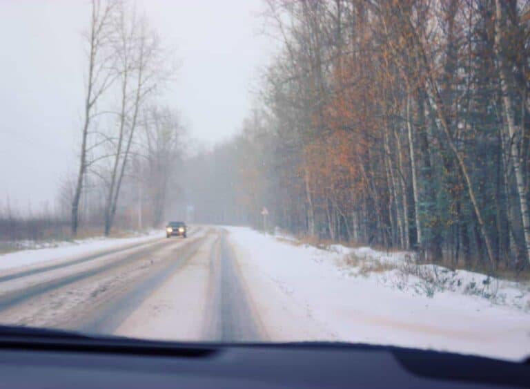 Nyugaton ónos eső, keleten extrém hideg miatt adtak ki figyelmeztetést