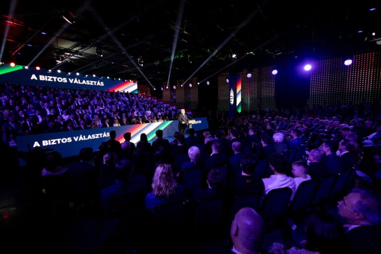 Orbán Viktor közölte, amikor Volodimir Zelenszkij vele személyeskedik, a magyar emberek szuverén döntését vonja kétségbe