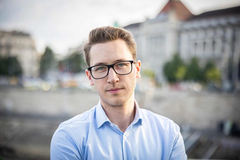 Visszalépésre kérte tíz billegőkörzet DK-s és MKKP-s jelöltjeit Bedő Dávid