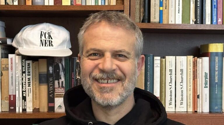 A debreceni javítóról osztott meg videót Juhász Péter, korábbi dolgozók állítják, egy gyerek megverésére kérte őket az igazgatóhelyettes, aki ezt tagadja