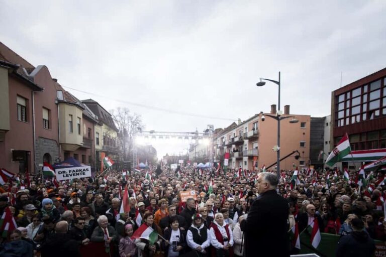 Minden eddiginél több tüntető fogadta Orbán Viktort Hódmezővásárhelyen