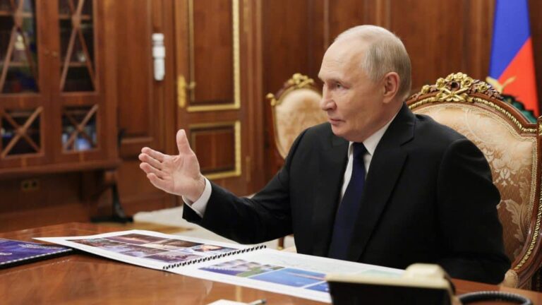 Oroszország megtorlással fenyegeti Európát Irán vezetőjének halála után