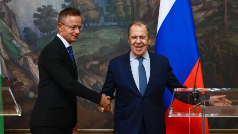 Politico: Kizárja a magyarokat az EU az érzékeny tárgyalásokról, hogy ne szivárogtassanak az oroszoknak